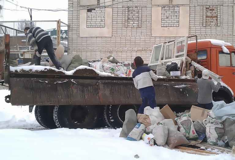 Вывоз мусора из квартиры с грузчиками из Белогорск в Минеральные Воды